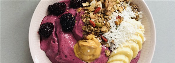 Mættende acai bowl