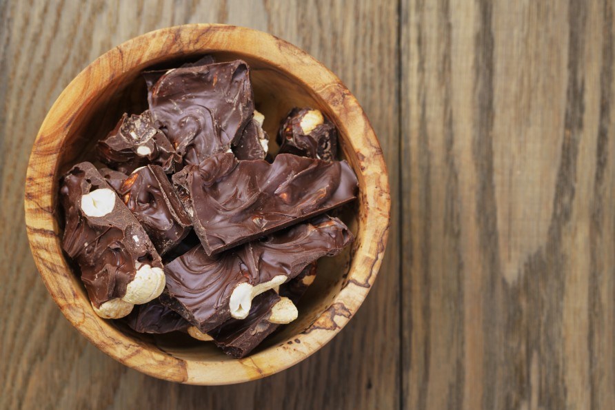 Mrk chokolade med ndder og trrede br.