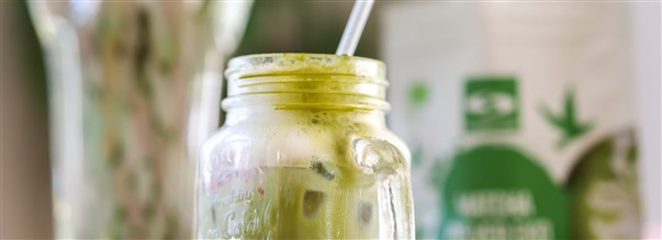 Ismatcha-latte med jordbær