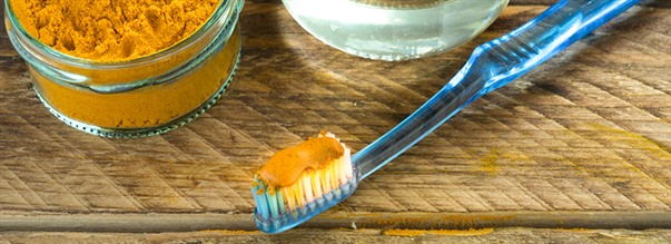 Lav din egen tandpasta til tandblegning